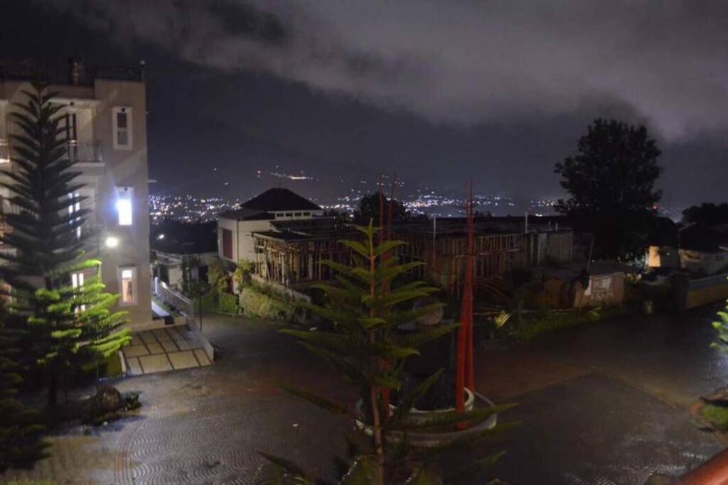 Villa Agro Kusuma Pinus R7 바투 외부 사진
